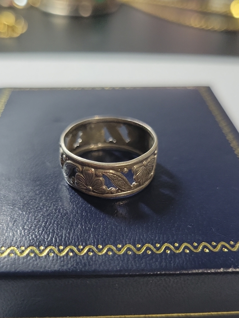 Vintage Floral Cutout Silver Band Ring